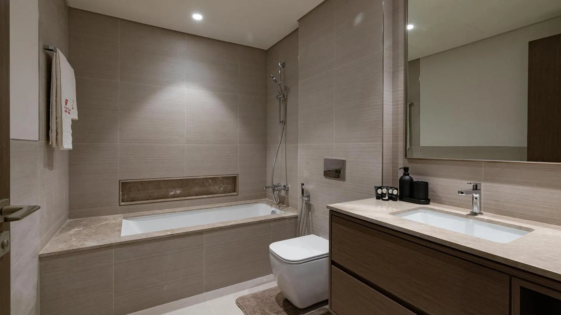 Prime Location - Full Burj Khalifa & Dancing Fountains Show - 1704 Dubai