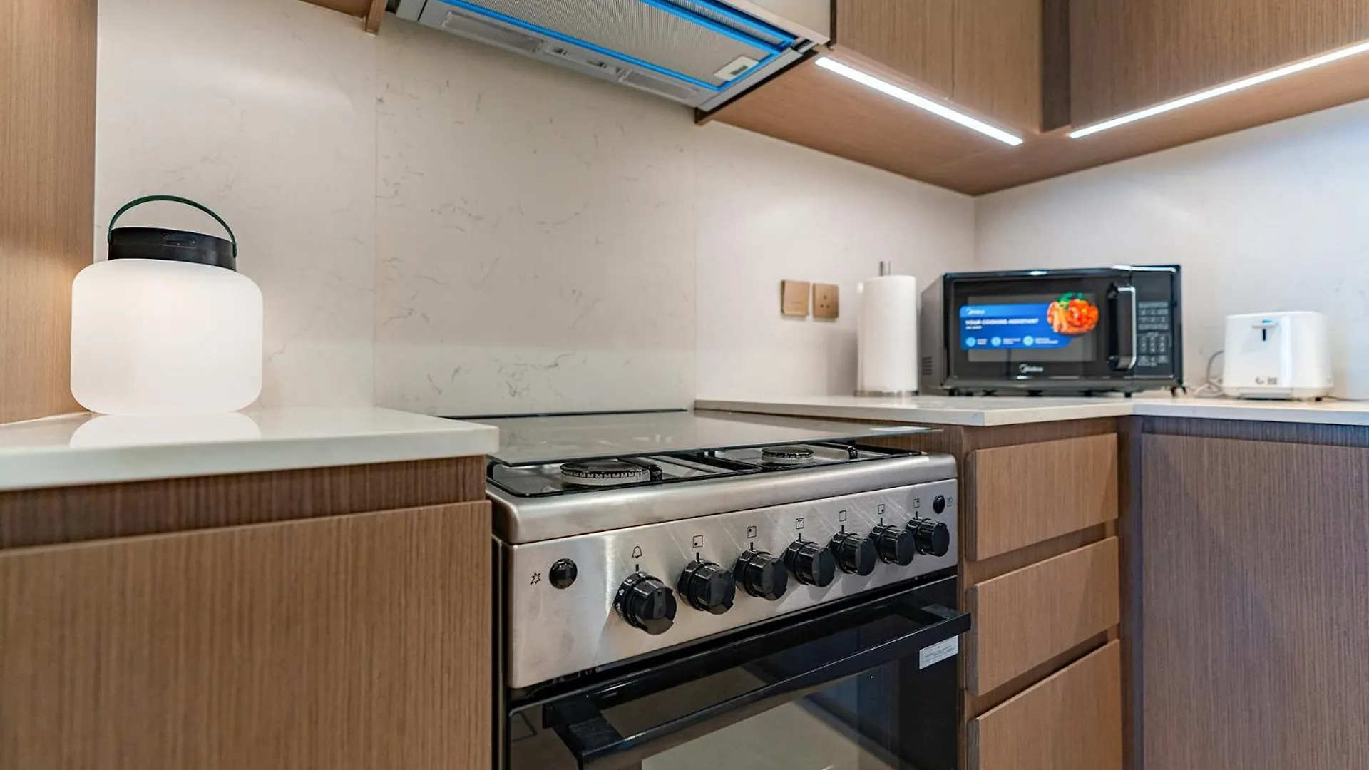 Prime Location - Full Burj Khalifa & Dancing Fountains Show - 1704 Dubai Apartment